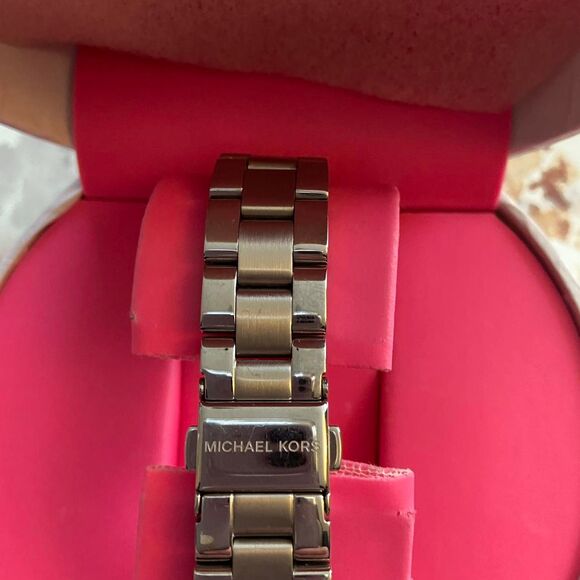 Silver Michael Kors watch - Picture 3 of 3
